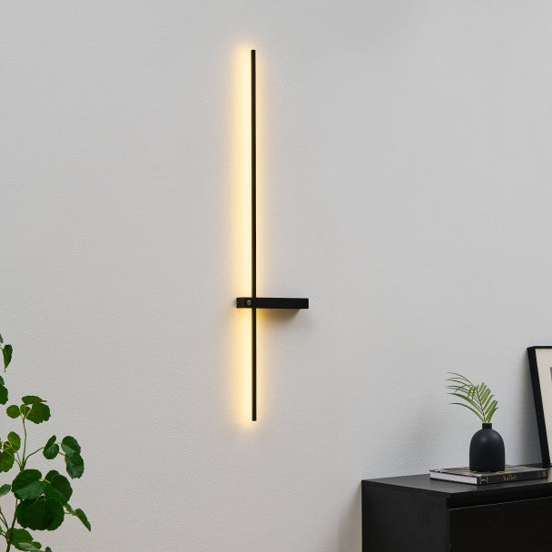 Nowoczesna i minimalistyczna lampa ścienna