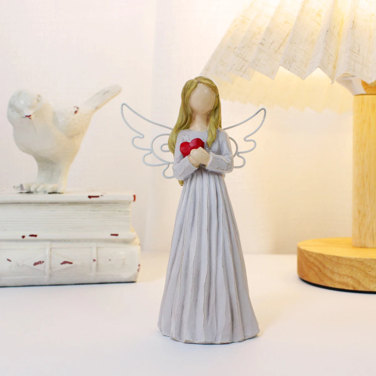 Figurka anioła z żywicy