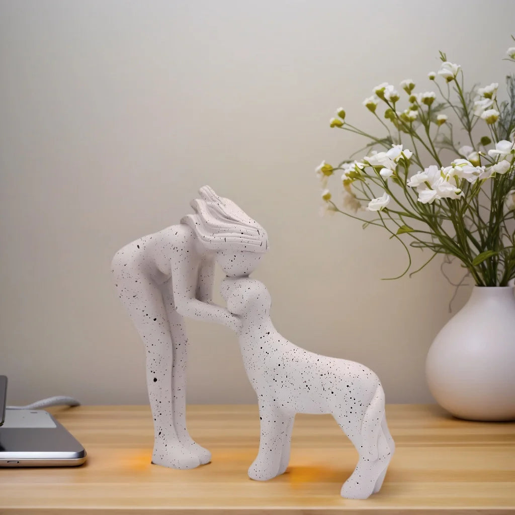 Figurka dziewczynki i psa