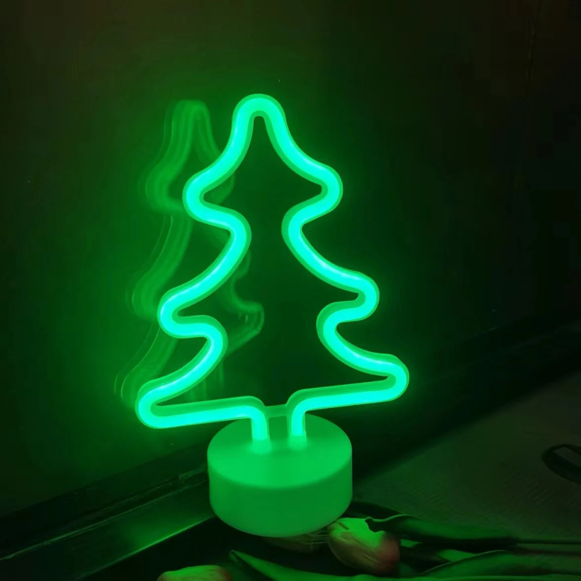 Neonowa choinka świąteczna
