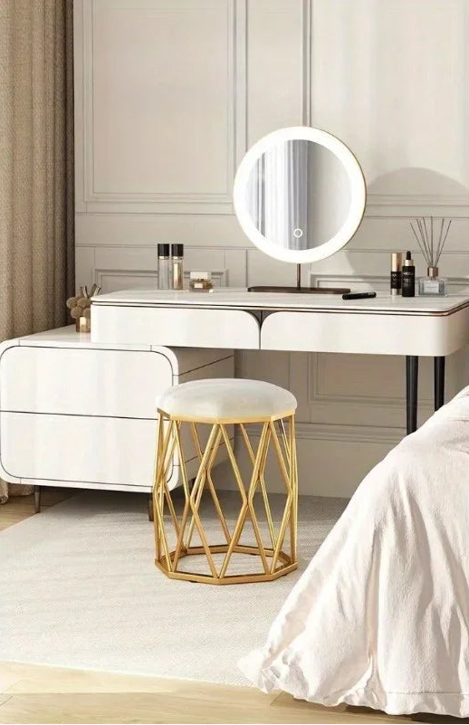 Taboret w Stylu Nordyckim