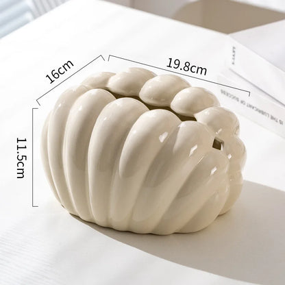 Ceramiczny stojak na chusteczki w kształcie muszelki