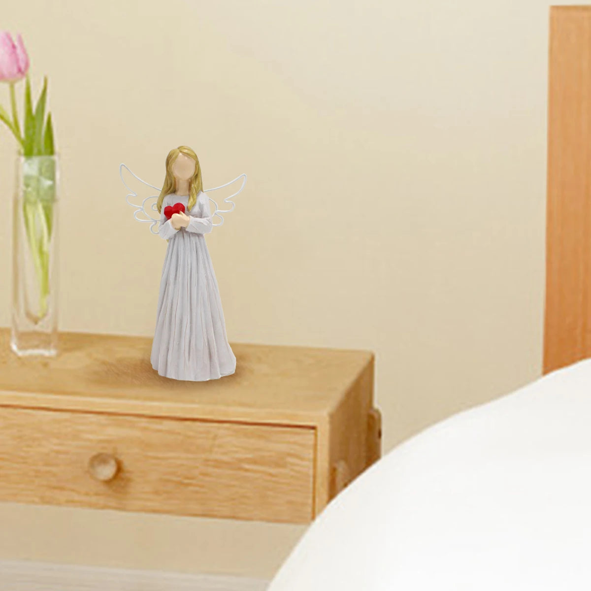 Figurka anioła z żywicy