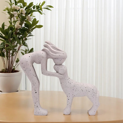 Figurka dziewczynki i psa