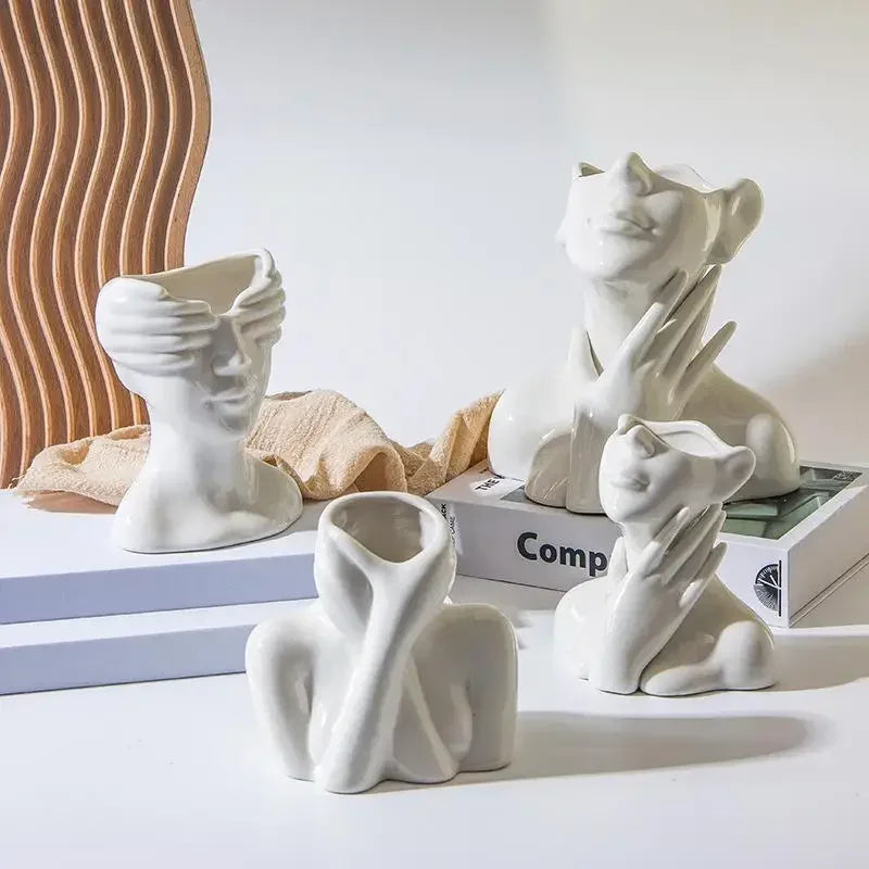 Wazon ceramiczny z motywem ludzkiej twarzy
