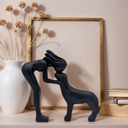 Figurka dziewczynki i psa