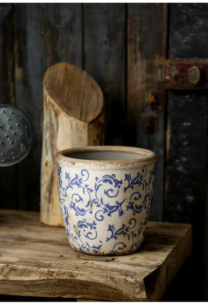 Ręcznie malowana doniczka w stylu antycznym