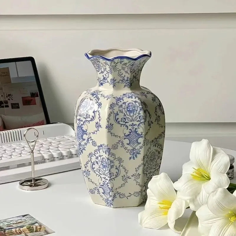 Ręcznie malowany wazon porcelanowy