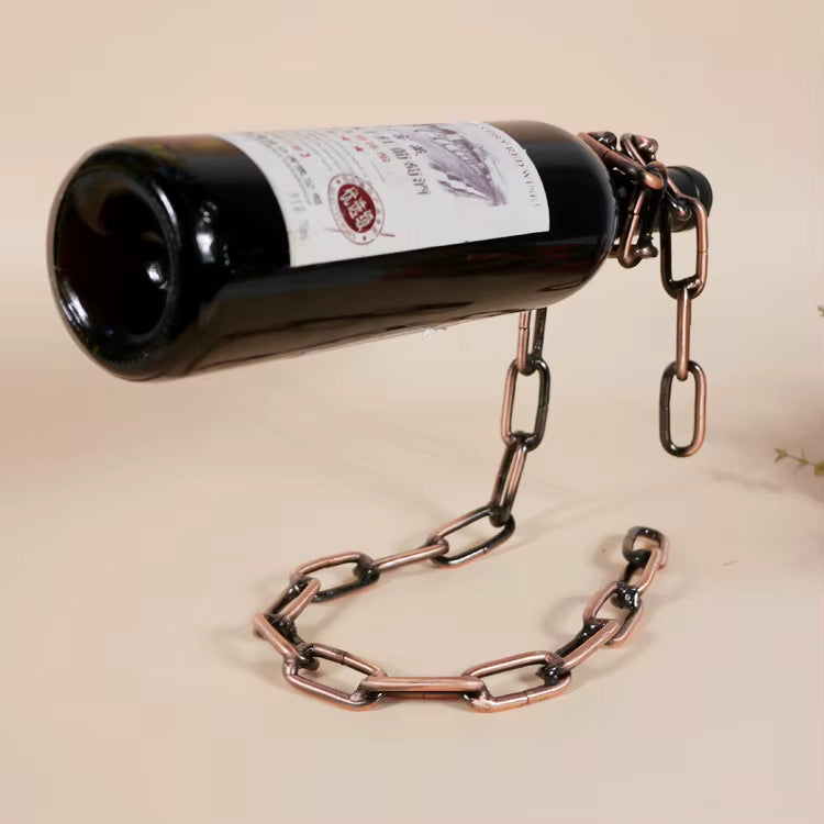 Stojak na wino z wiszącym łańcuchem