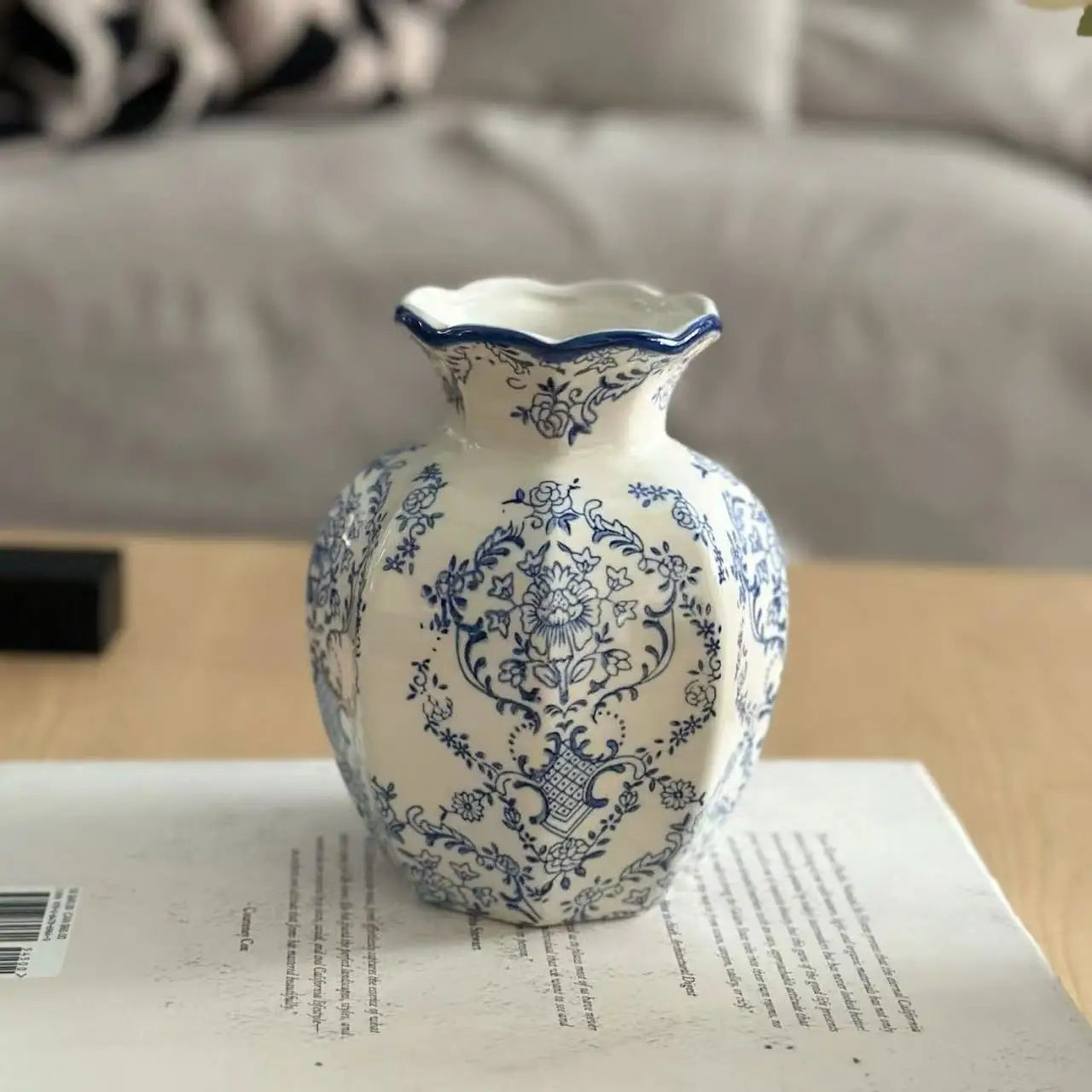Ręcznie malowany wazon porcelanowy