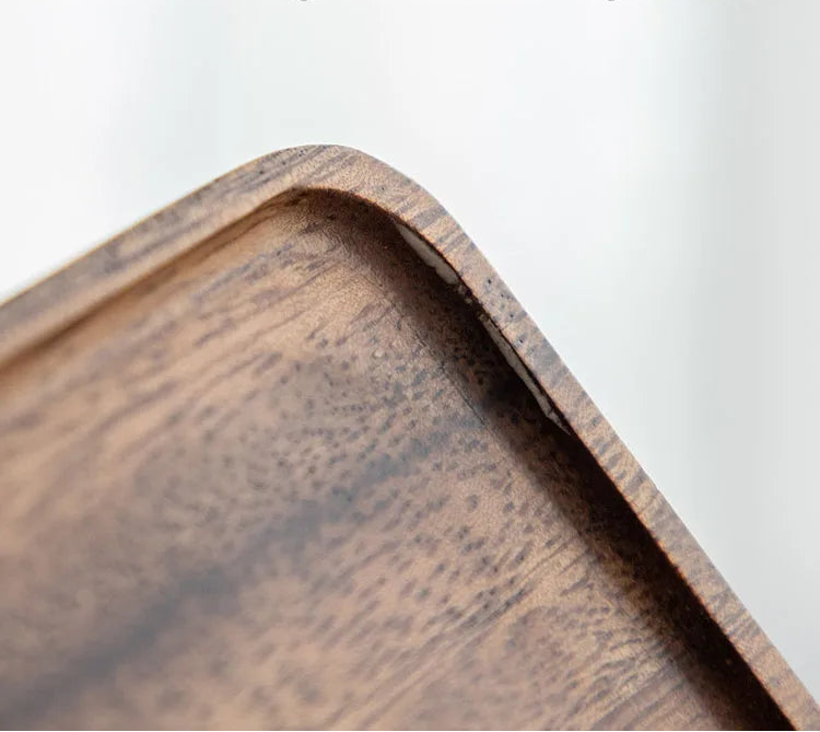 Naturalna drewniana taca z czarnego orzecha