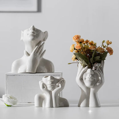 Wazon ceramiczny z motywem ludzkiej twarzy