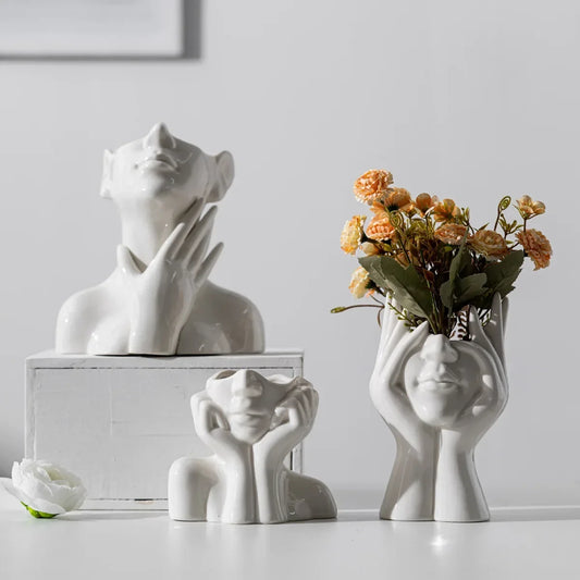 Wazon ceramiczny z motywem ludzkiej twarzy