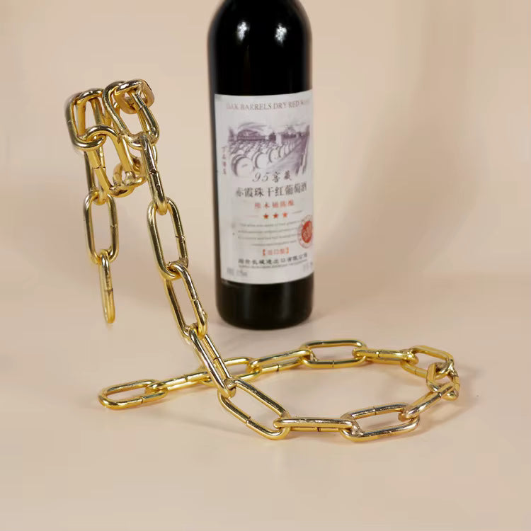 Stojak na wino z wiszącym łańcuchem