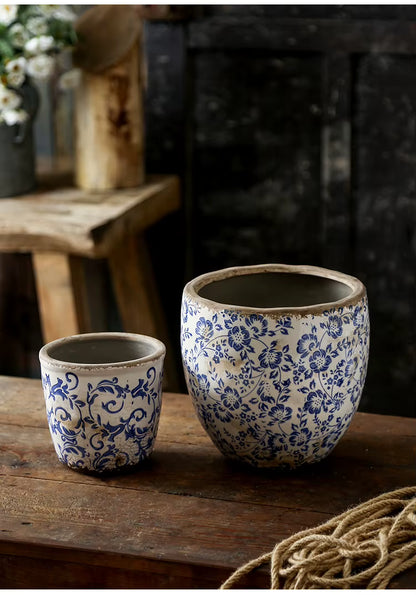 Ręcznie malowana doniczka w stylu antycznym