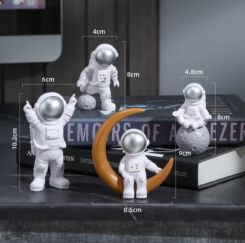 Zestaw 4 figur astronautów, dekoracja biurkowa, zabawka edukacyjna